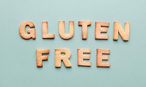 Glutenfrei backen und informieren über Zöliakie Schriftzug aus Teig GLUTEN FREE