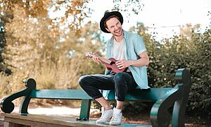 Ukulele oder Blues Harp lernen am Sonntag in Brilon Ukulele oder Blues Harp lernen am Sonntag in Brilon